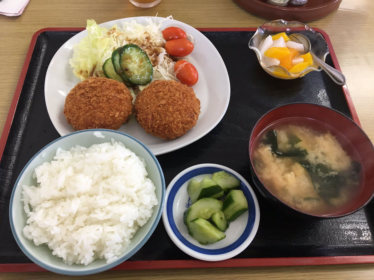 コロッケ定食を頼むやつどうかしてるだろ コロッケは炭水化物だぞ ごちそう速報