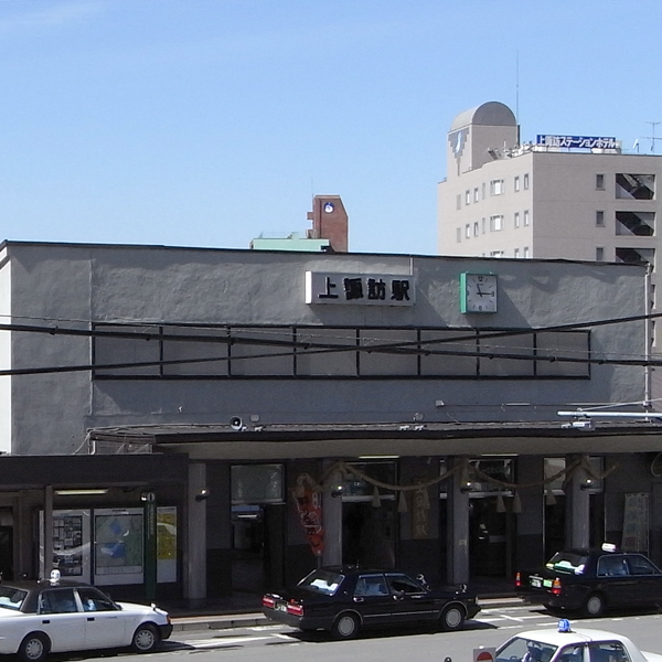 上諏訪駅が化粧直ししてた 黒犬
