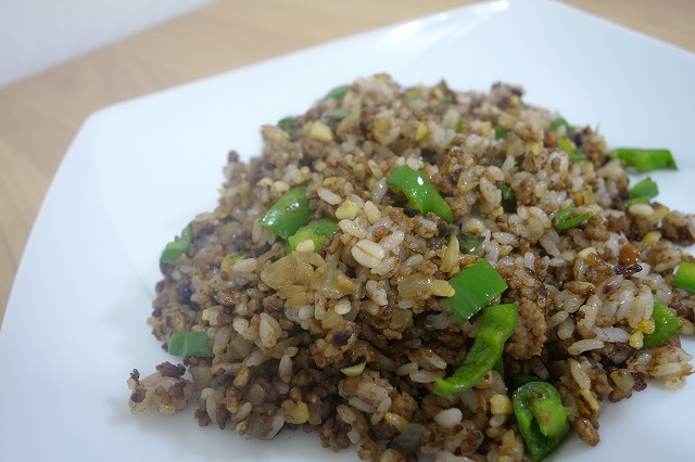 ビールのおつまみ…いや、ビールのお供にドライカレーというかカレーチャーハンを作ってみた。 (7)