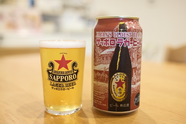 オリジナルグラスでサッポロラガービール（赤星）を飲んでみました