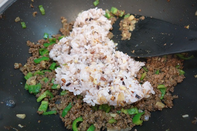 ビールのおつまみ…いや、ビールのお供にドライカレーというかカレーチャーハンを作ってみた。 (5)