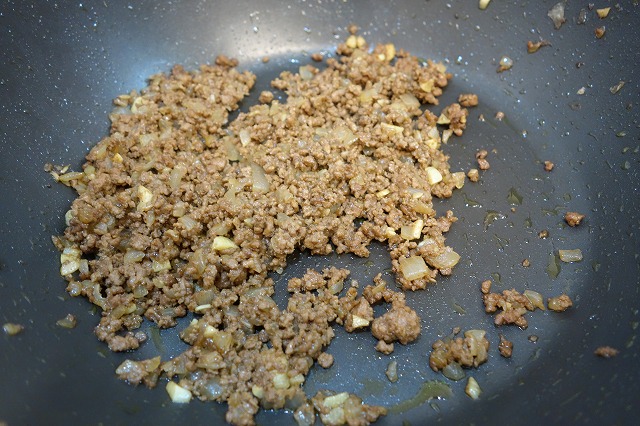 ビールのおつまみ…いや、ビールのお供にドライカレーというかカレーチャーハンを作ってみた。 (1)
