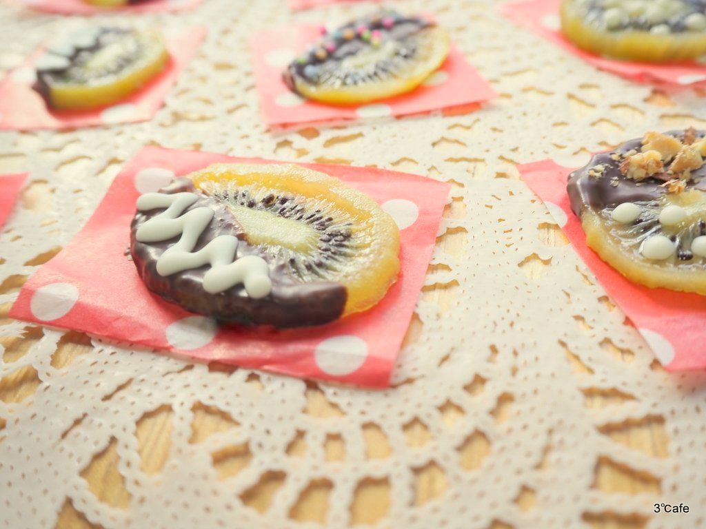 バレンタインにキウイの砂糖漬け オランジェット をチョコでコーティング 3 Afe バレンタインにキウイの砂糖漬け オランジェット をチョコでコーティング 3 Afe