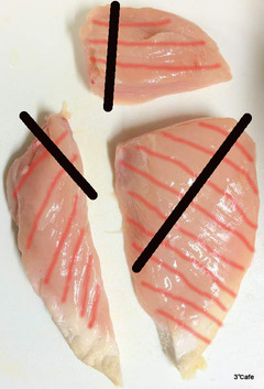 鶏胸肉の筋の向きを断ち切る