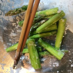 アスパラに片栗粉を
