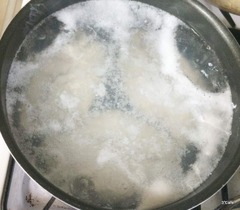 胸肉を茹でた湯を再利用