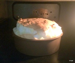焼き立てで膨らんだところ