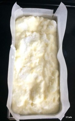 パウンド型へ流し込む