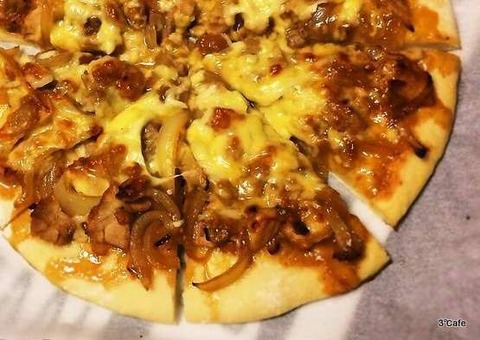 耳が白く焼けたピザ