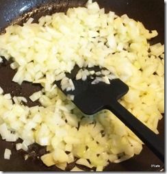 たまねぎを炒める