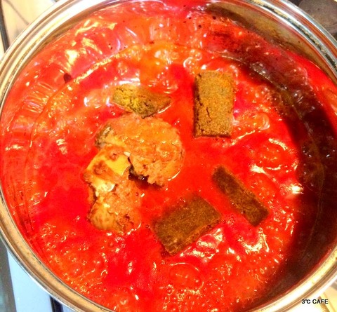 カレールーを加える