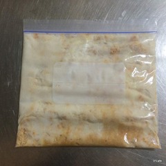 はちみつとクッキーを混ぜる