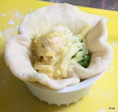 クリームグラタンパンを成型