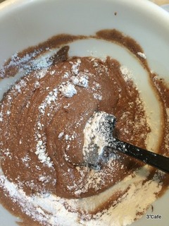 小麦粉を加える