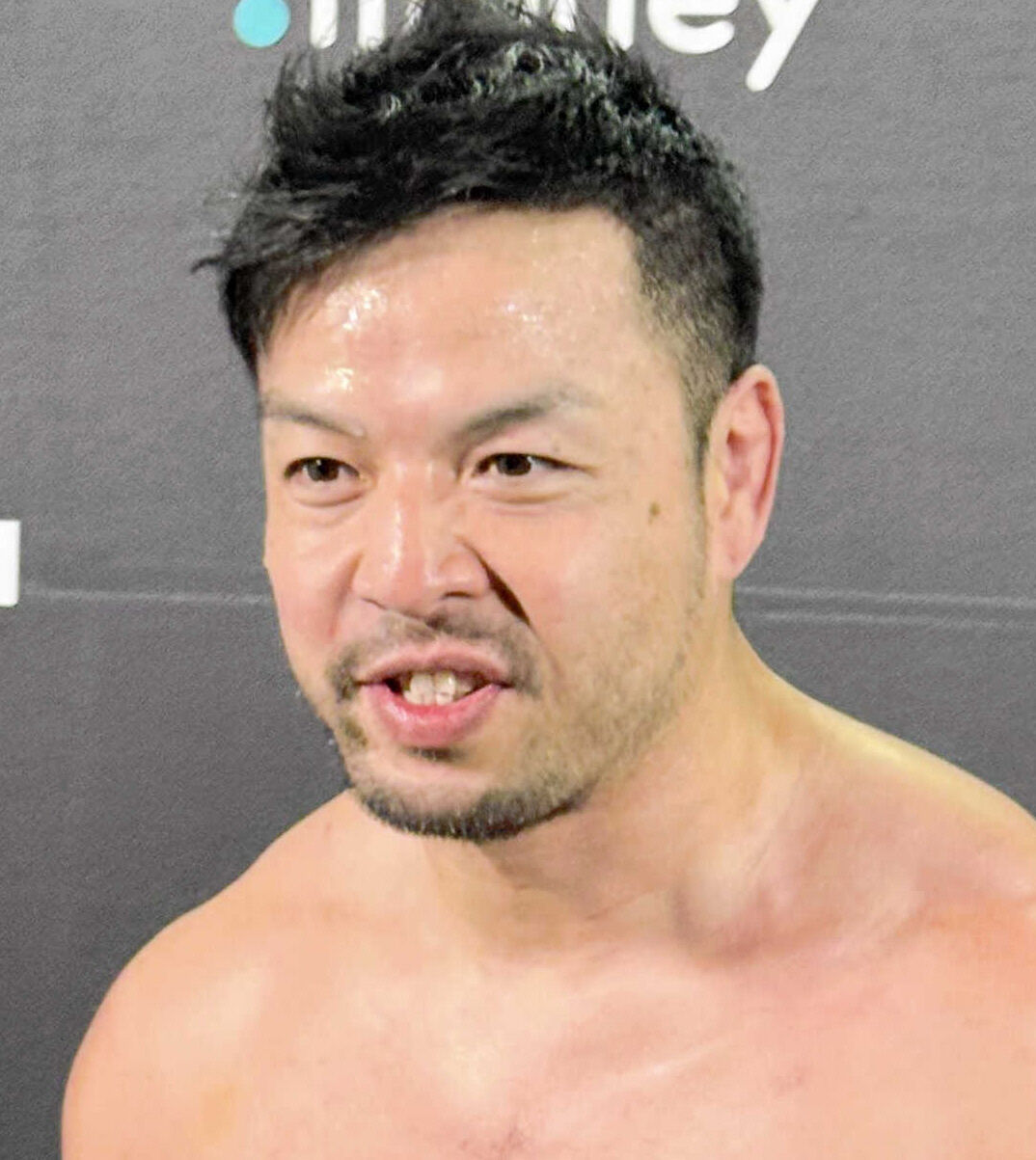 【驚愕】プロレスラーＫＥＮＴＡが女性客からウーロン茶をぶっかけられた事件