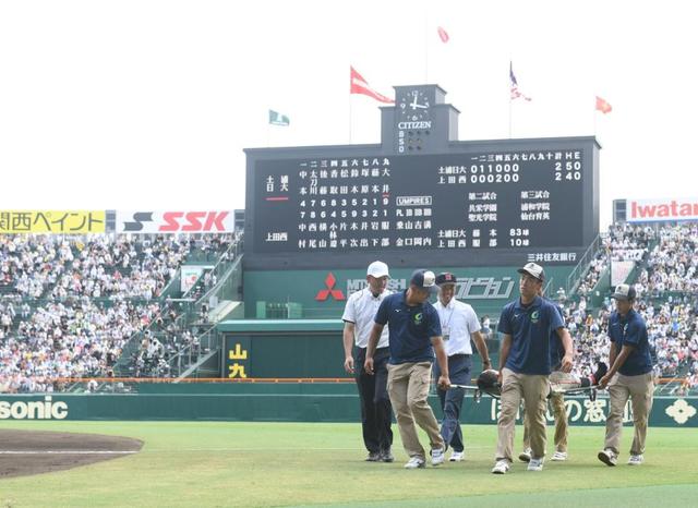 速報！土浦日大と上田西の選手が猛暑に見舞われる