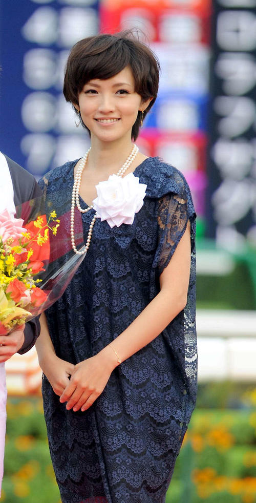 【幼く見えることがコンプレックス…】44歳、星野真里の“若く見える”がもたらす悩みの真実