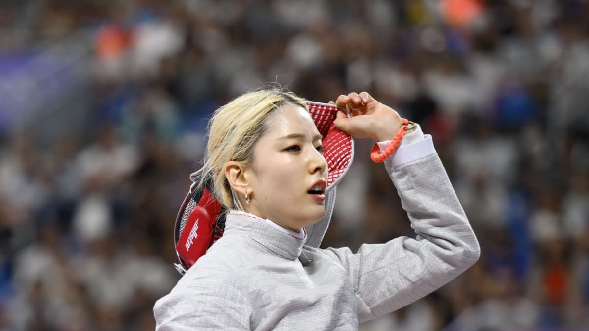 五輪フェンシング選手・江村美咲の金髪に対する批判の声が！