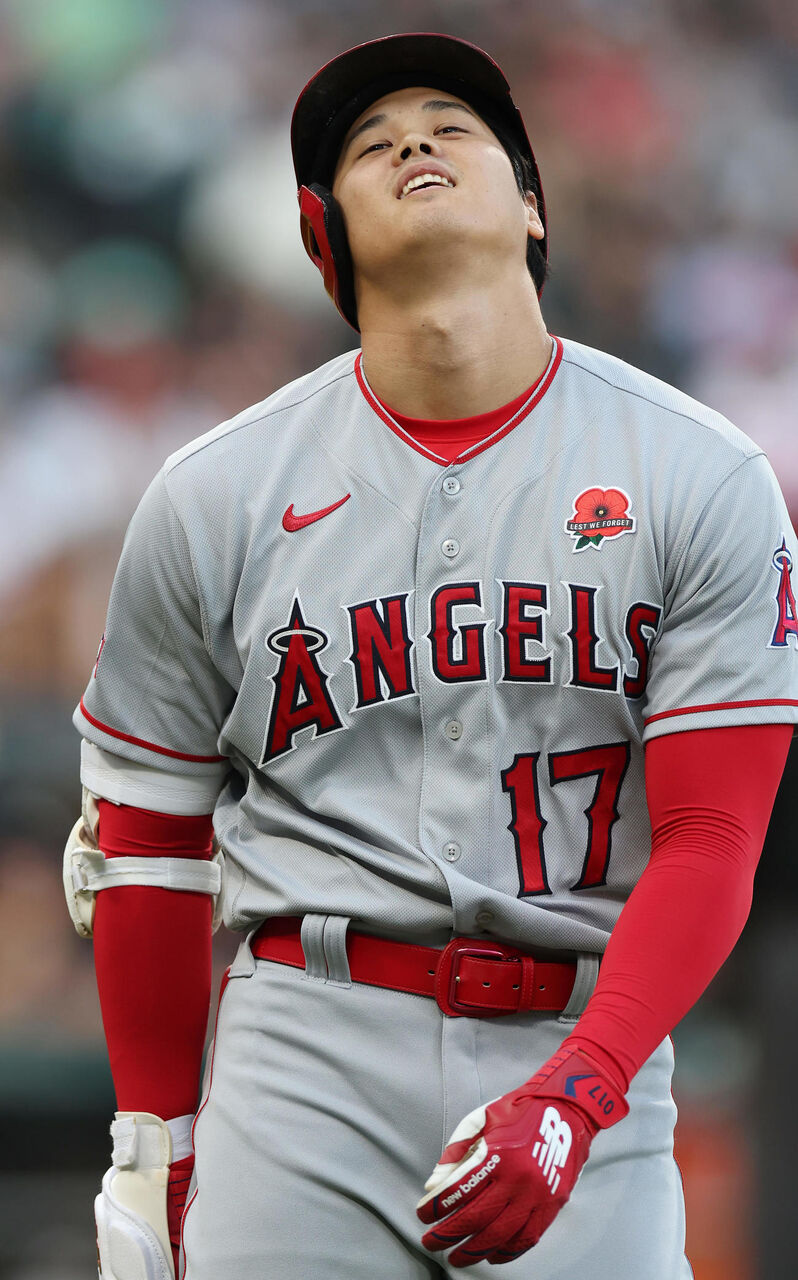 ブレーブス対戦での大谷翔平の第1打席、死球による絶叫の声が周囲を静まり返らせる