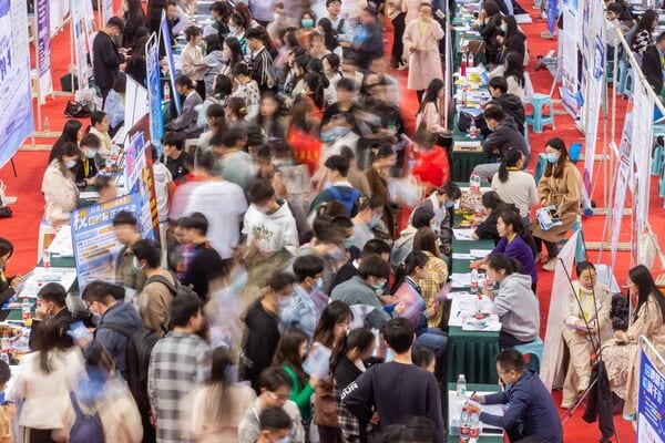 「中国における就職不安と学業プレッシャーによる若者の自殺増加」