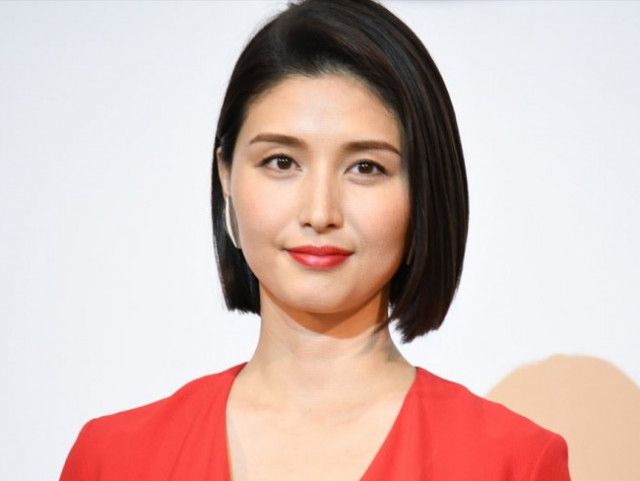 橋本マナミがセーラー服姿でアラフォーをグイッと引き立てる！
