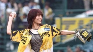 【勝利の女神が甲子園に降臨！？】阪神―ヤクルト戦での山本彩のノーバン始球式の裏側