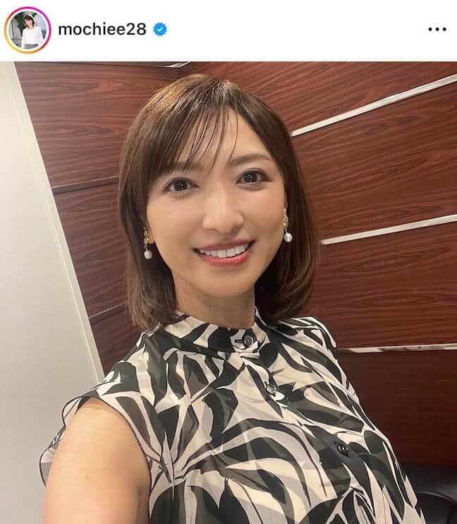 54歳でミニスカ反則！望月理恵純白ウェアに俺の青春返還ww