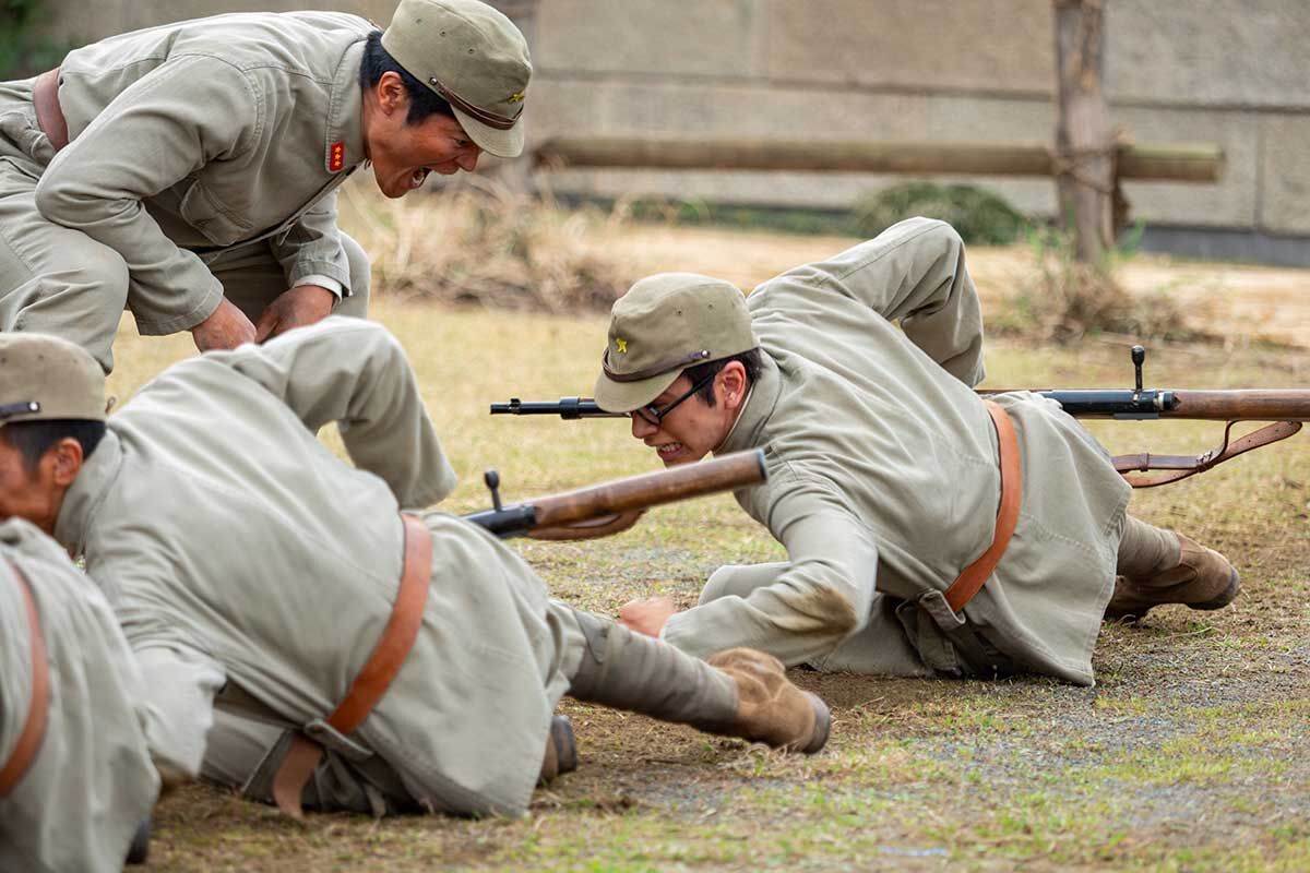 【悲報】あんぱん見てたら辛すぎて泣いたｗ軍隊の陰湿ないじめやばすぎｗｗ