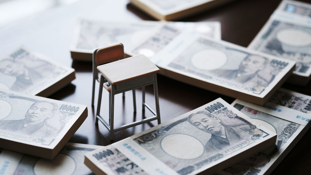 「一億円で過ごす究極の贅沢人生 vs 知識の宝庫で人生を豊かにするブログ」