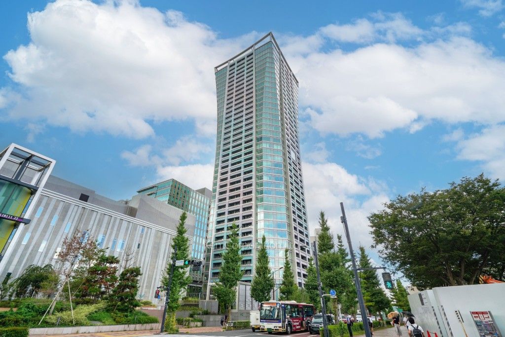 渋谷区役所前に建つ高層タワマンに住む人々の怒りの声が街に響く！