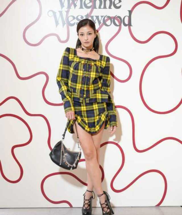 【最新ビジュアル！】話題沸騰！黒木メイサの超ミニスカファッションの魅力に迫る！