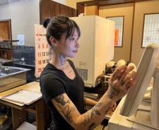 【悲報】25歳女将の海鮮料理、誹謗中傷にめっちゃ反論してるやんけ