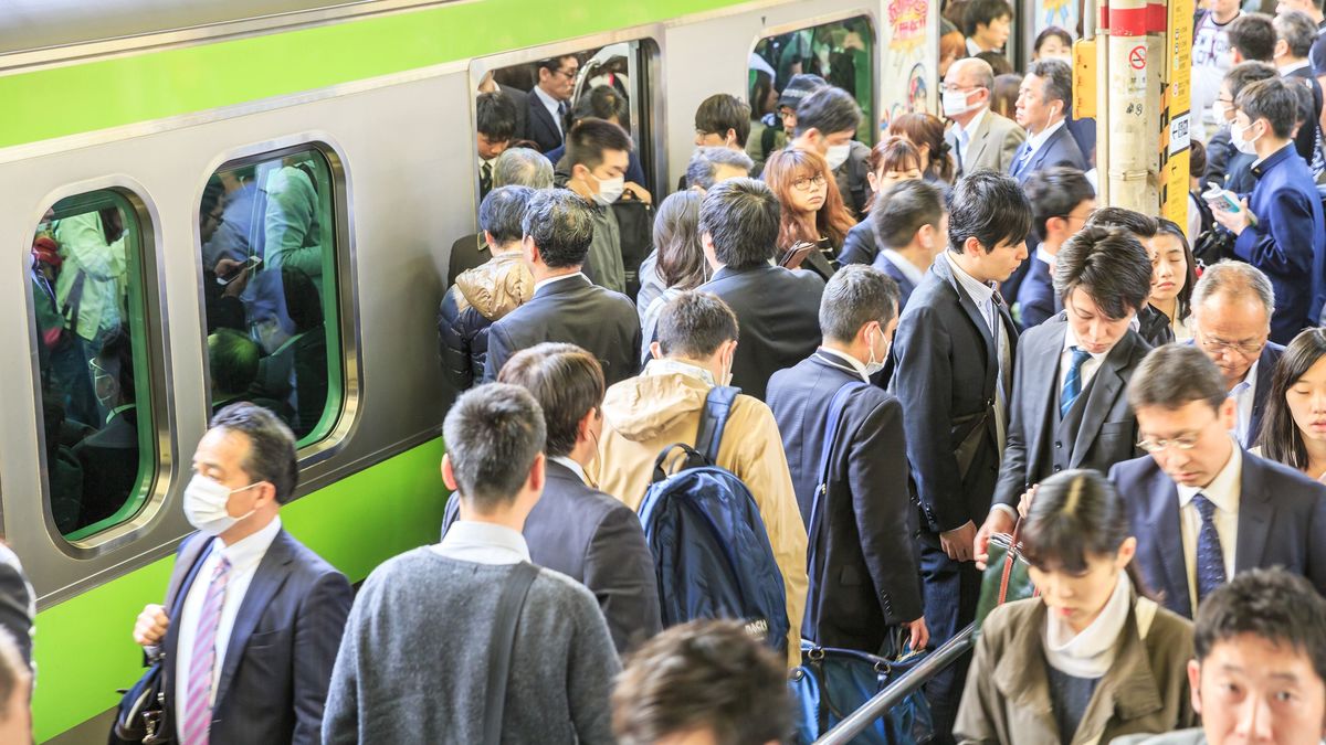 【伊達みきおが見た異様な光景！？】通勤ラッシュで草生えるわ！全員スマホ中やんけ！