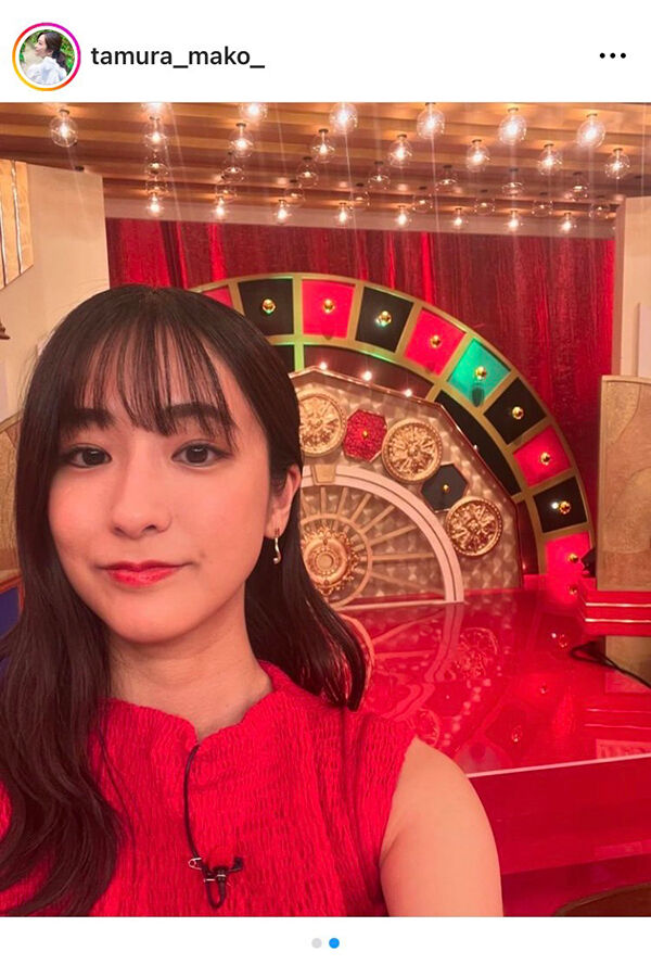 田村真子アナの“赤ニット”がヤバすぎた…前屈みで胸元ピンチ！視聴者「ひやひや」「スタッフ早く気づいて！」大騒ぎ