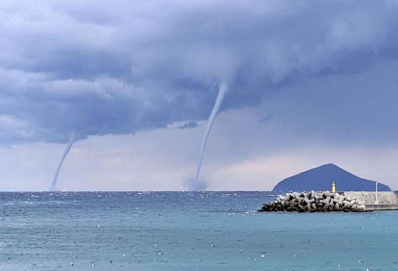 伊豆半島の沖合で2つの竜巻が発生 ゴジラまとめ情報 ゴジラボ
