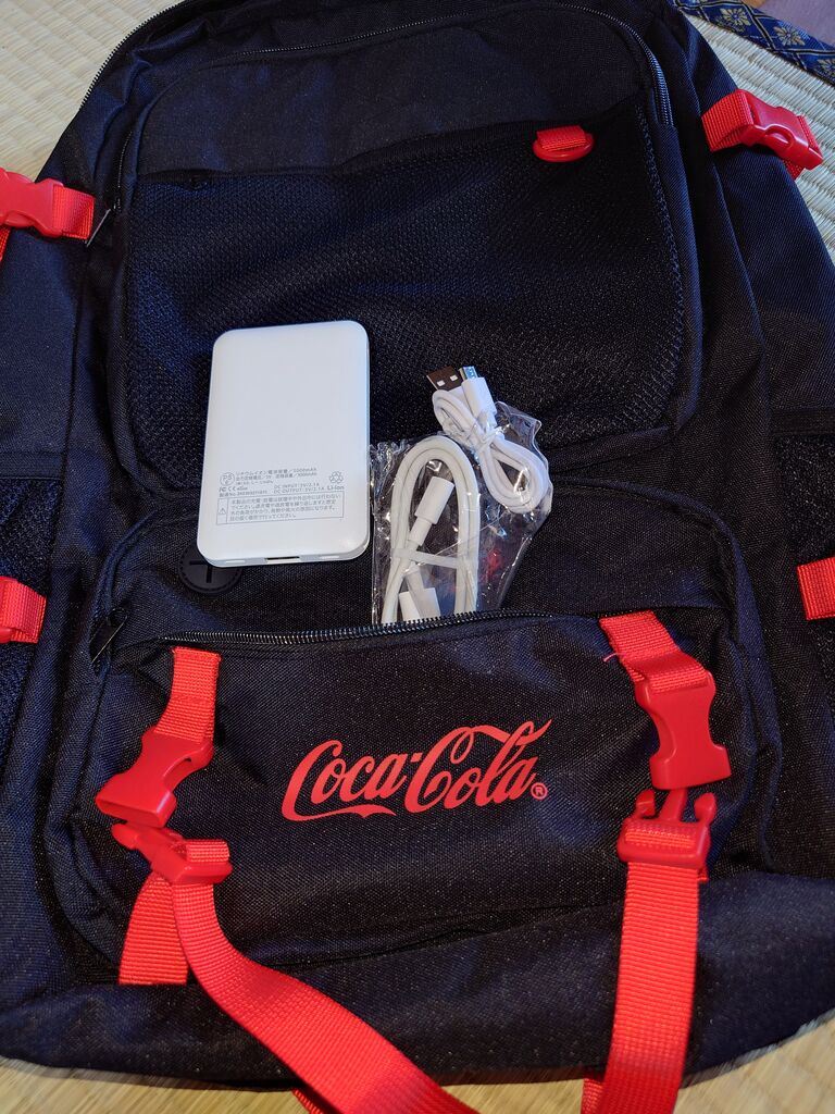 コカコーラ　モバイルバッテリー内蔵バックパック　Coke on リュック