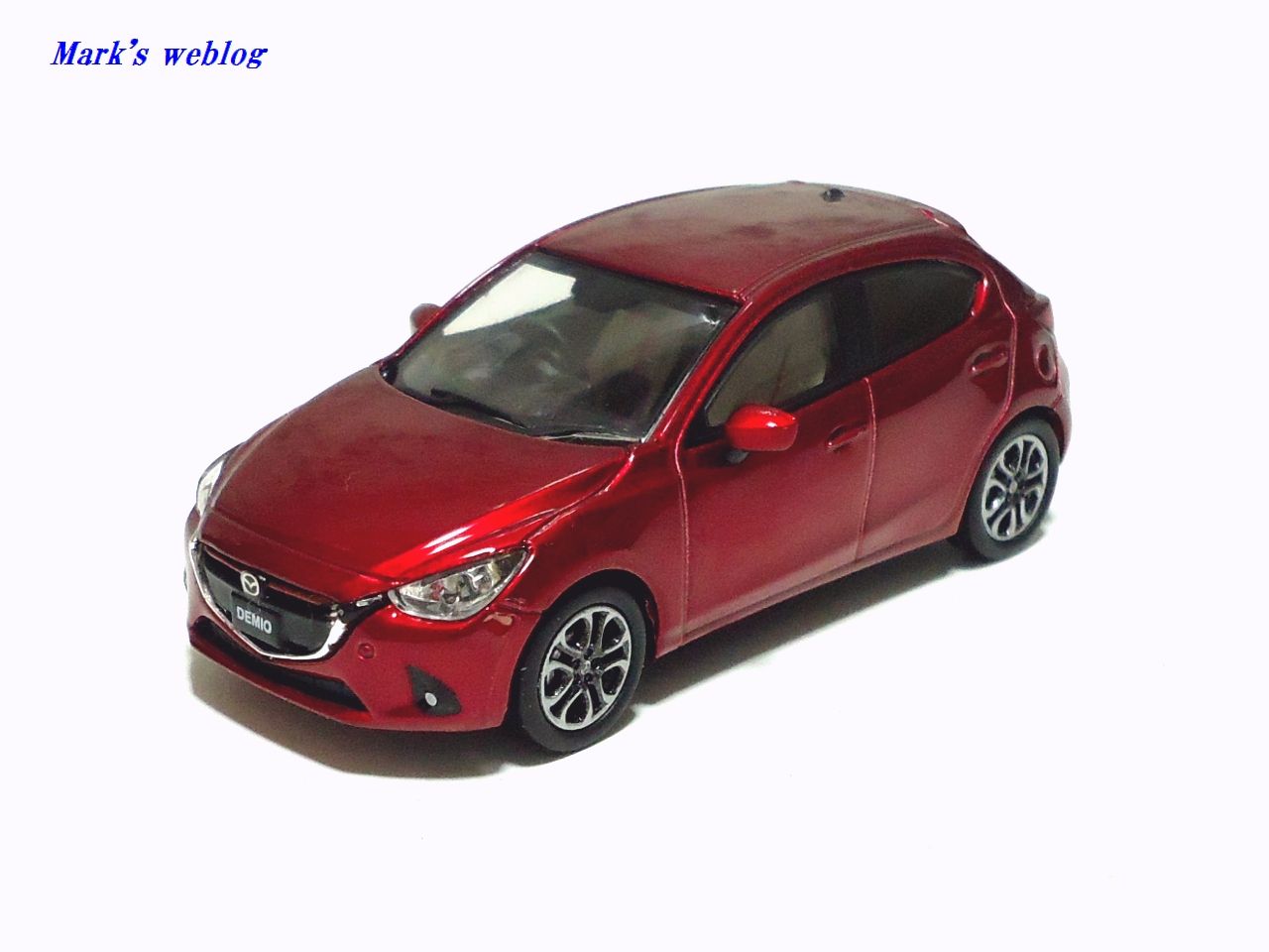 マツダ デミオ 1/64 ミニカー ソウルレッド