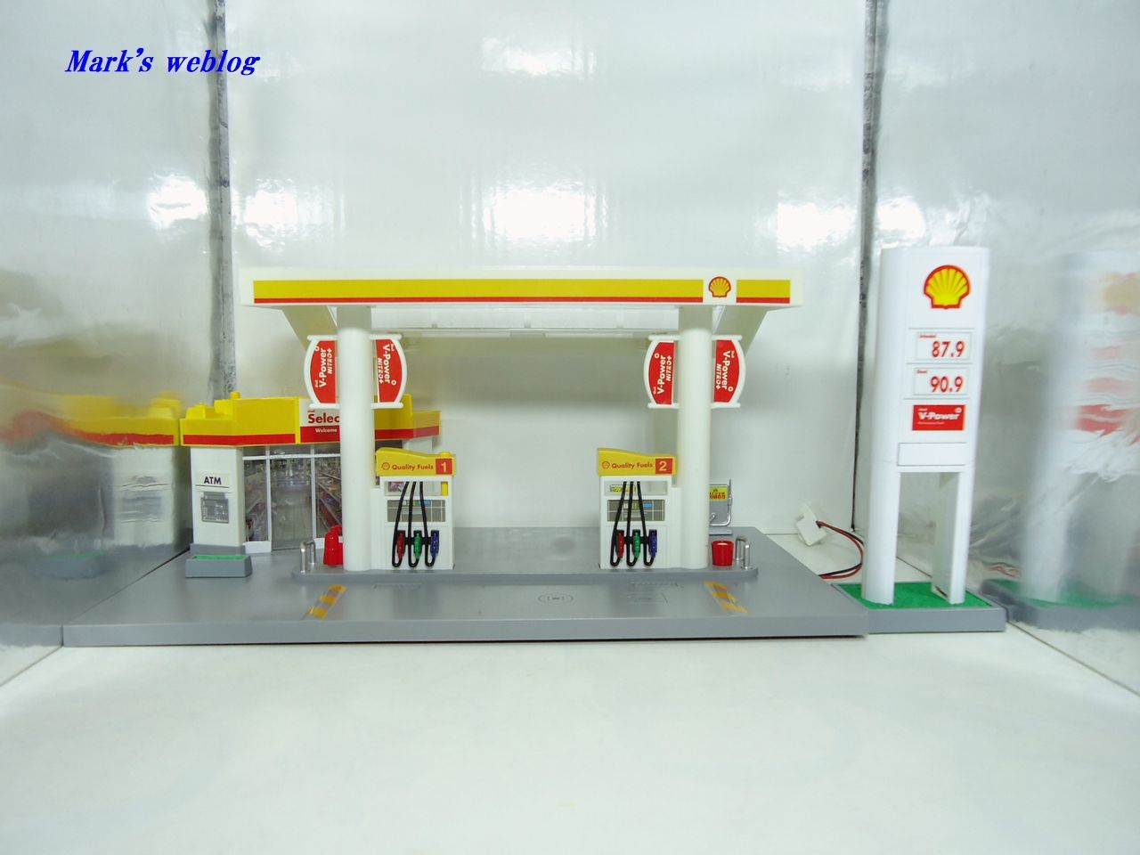 1/64 RMZ City サービスステーション プレイセット : マークのウェブログ