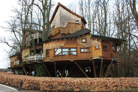 Post-The-Most-Beautiful-Treehouses-From-All-Over-The-World5__700