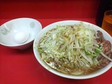 ぶた5枚入り 小ラーメン 麺硬め油少なめ ヤサイニンニクカラメ + 生玉子 ぶた5枚入り 小ラーメン 麺硬め油少なめ ヤサイニンニクカラメ + 生玉子