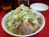 ぶた5枚入り 小ラーメン 麺硬め ヤサイニンニクカラメ + 生玉子 ぶた5枚入り 小ラーメン 麺硬め ヤサイニンニクカラメ + 生玉子