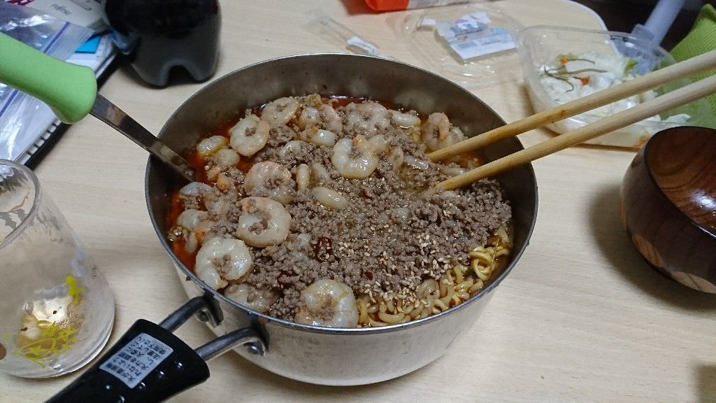 ヽ ん ほいよ これが300円で作った具沢山 アチアチ チャーシュー丼ね 草生える ヽ ん ほいよ これが300円で作った具沢山 アチアチ チャーシュー丼ね 草生える