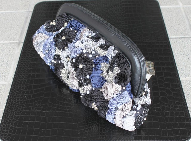 GRACE CONTINENTAL フラワーテープ刺繍クラッチ : G R E A T