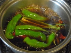 R0044647_万願寺唐辛子を煮込む_20110813