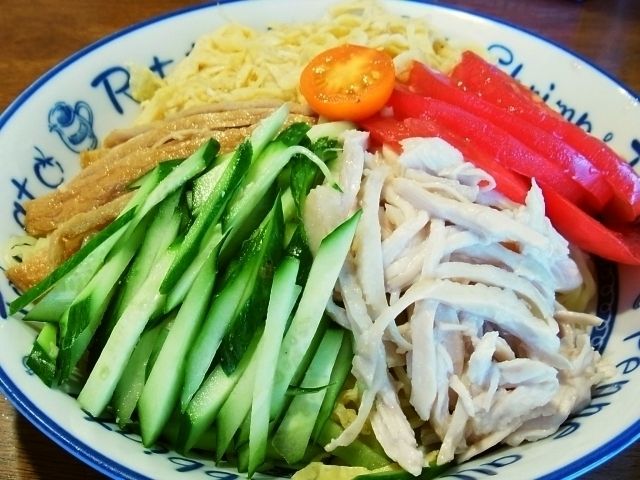 R0051064_冷麺に菜園キュウリ_20120708