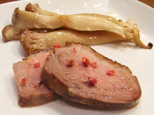 R0017609_合鴨ロースのはちみつ風味焼ききのこ添え_20090510