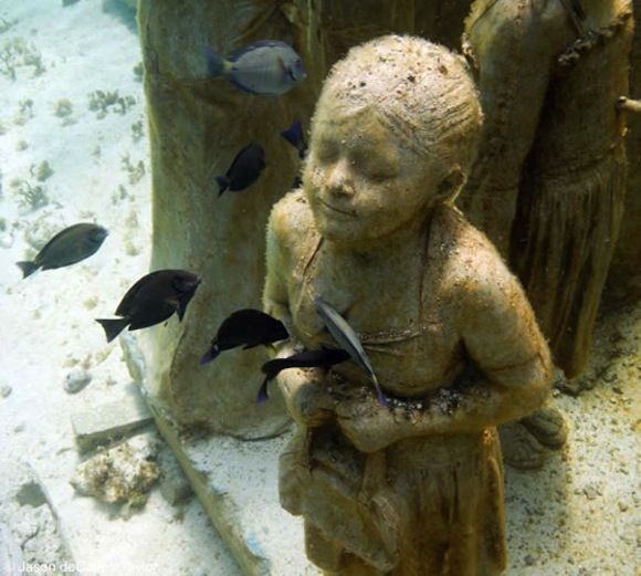 underwater-sculpture-by-jason-decaires-taylor-3