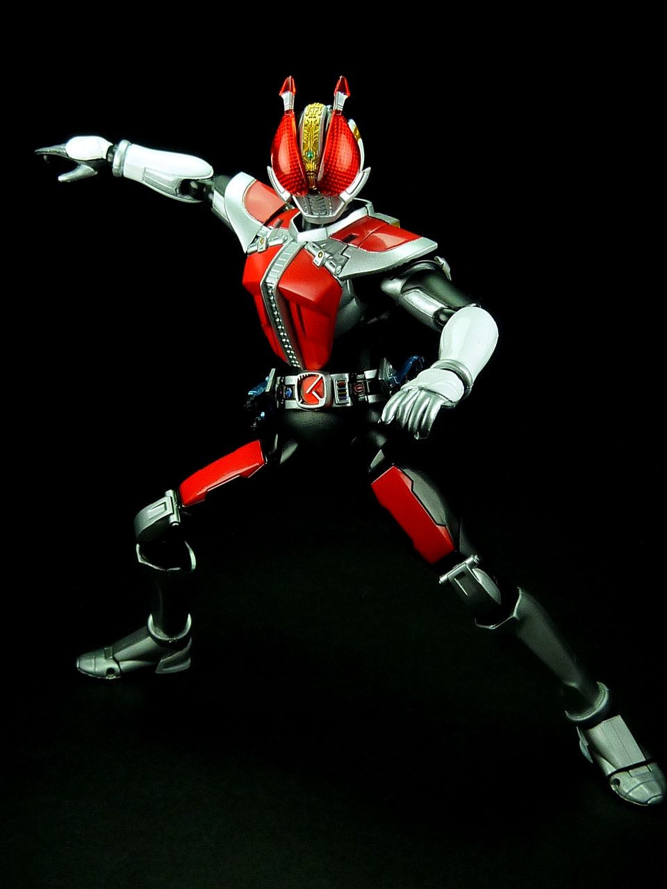 S.H.フィギュアーツ新作！真骨彫 仮面ライダークウガ マイティ