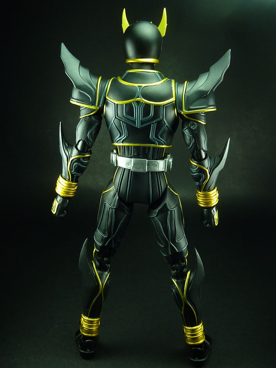 BANDAI - フィギュアーツ 仮面ライダークウガ アルティメットフォーム Amazon.co.jp: TAMASHII NATIONS S.H. フィギュアーツ 仮面