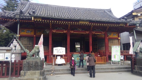 すぐ隣の浅草神社、地味です^^;